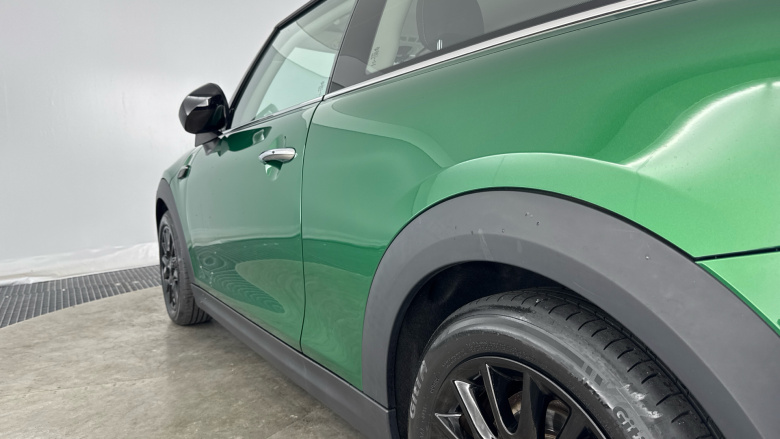 MINI Hatchback 1.5 Cooper Classic 3dr Auto [Comfort/Nav Pack] Petrol Hatchback